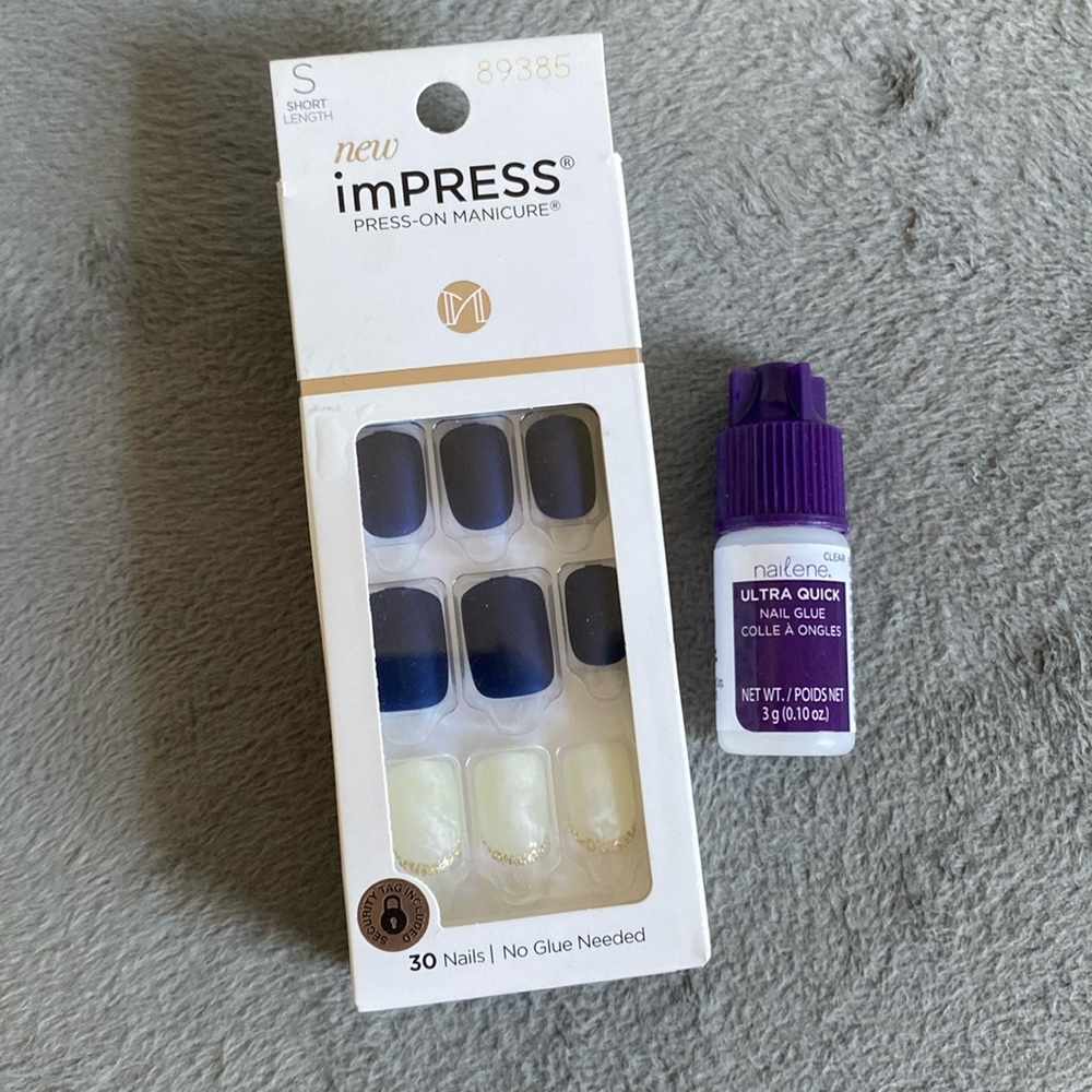 NEW imPRESS nails, Chasing Stars, short length. Free nail glue included